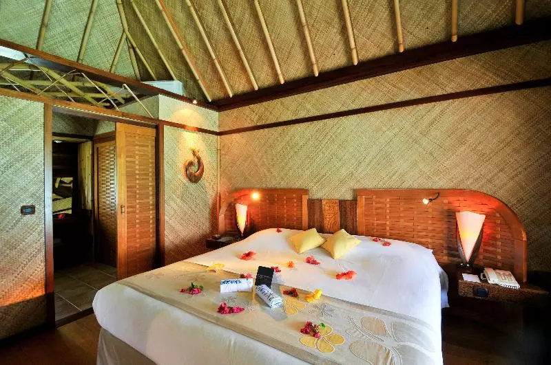 بانگلوی استاندارد با چشم‌انداز دریا, Intercontinental Bora Bora Le Moana Resort, An Ihg