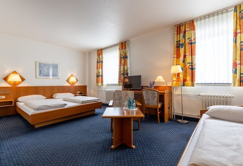 スタンダード４人部屋, Trip Inn Hotel Frankfurt Airport Rüsselsheim