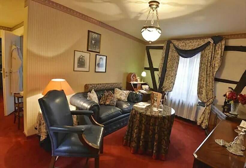 جناح ديلوكس, Die Hirschgasse Heidelberg