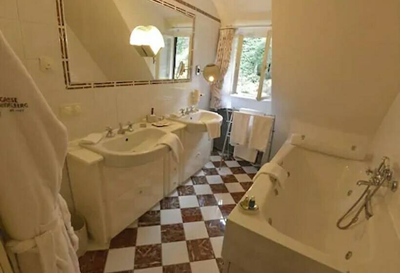 جناح ديلوكس, Die Hirschgasse Heidelberg