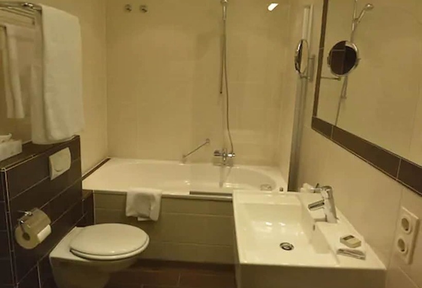 جناح جونيور, Die Hirschgasse Heidelberg