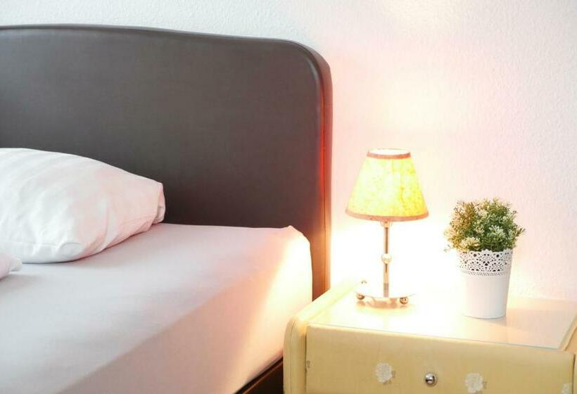 스탠다드 트리플 룸, Refrather Hof