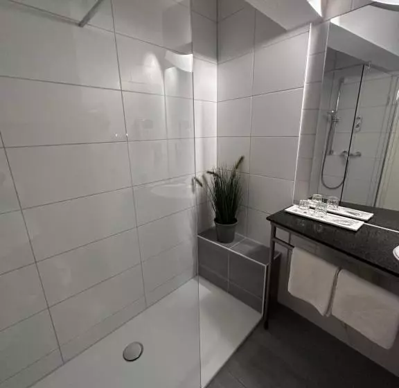 Standard Kolmen Hengen Huone, Hogh Hotel Heilbronn