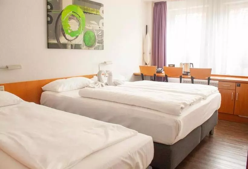 Standard Kolmen Hengen Huone, Hogh Hotel Heilbronn