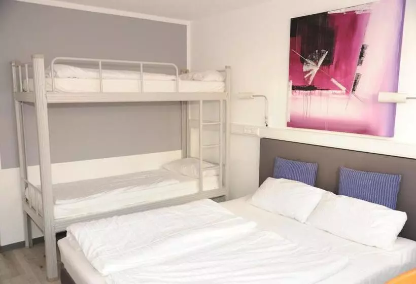 Standard Kolmen Hengen Huone, Hogh Hotel Heilbronn
