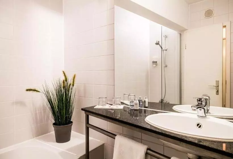 Standard Kolmen Hengen Huone, Hogh Hotel Heilbronn