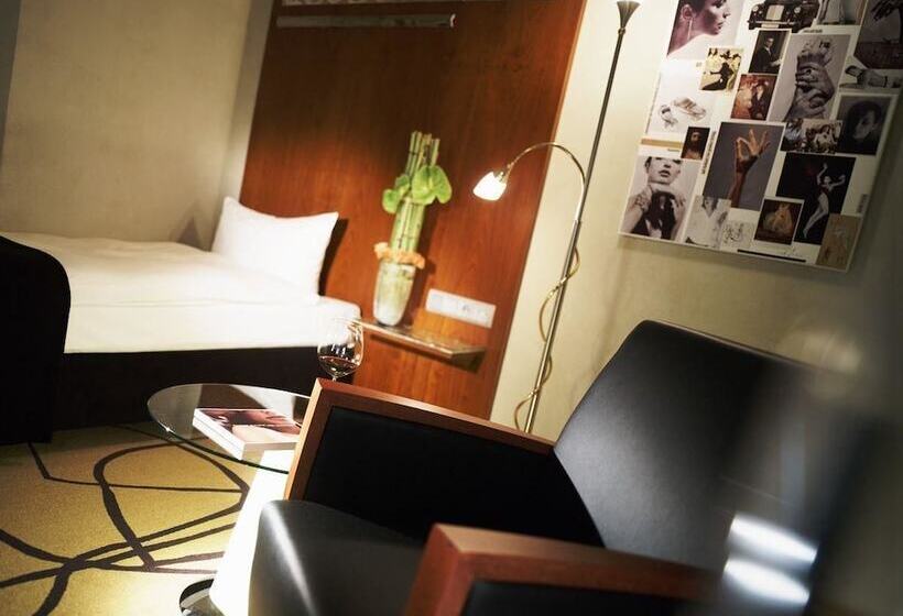 اتاق استاندارد یک نفره, Turm