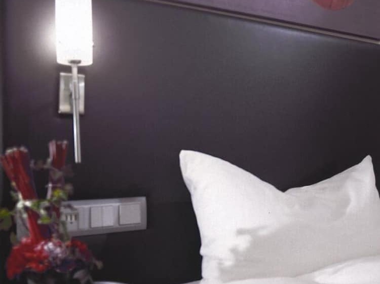 اتاق استاندارد یک نفره, Turm