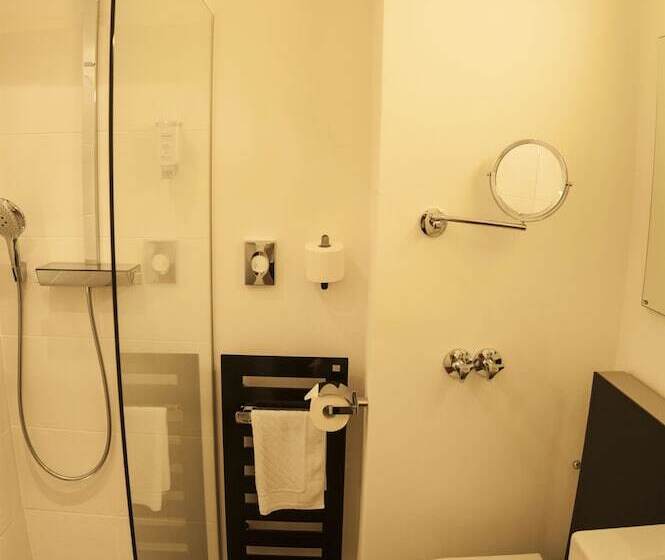 اتاق استاندارد یک نفره, Turm