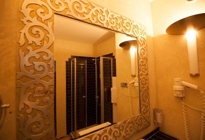 اتاق استاندارد یک نفره, Turm