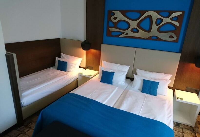 اتاق سوپریور سه تخته, Turm