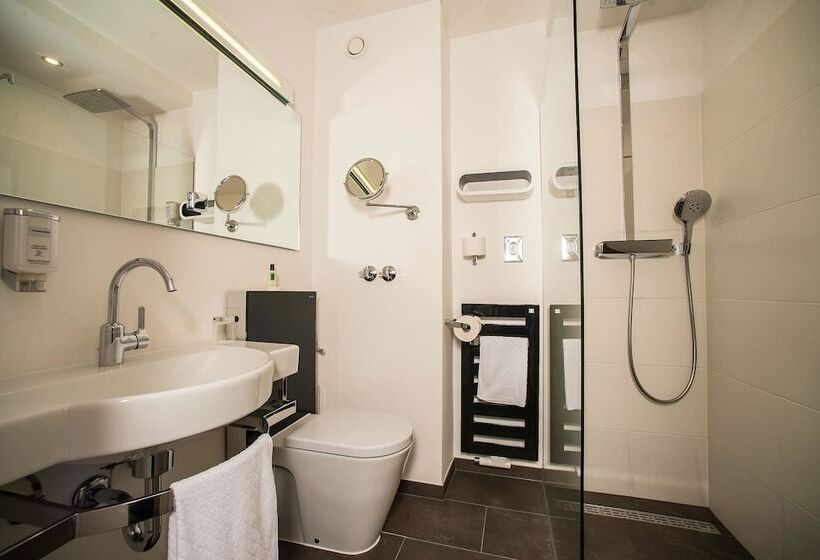 اتاق سوپریور سه تخته, Turm