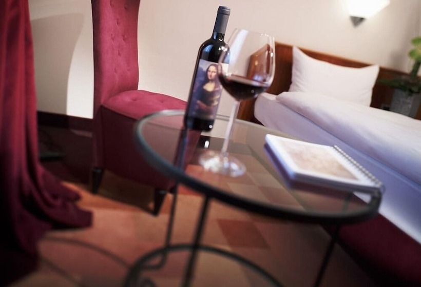 اتاق سوپریور, Turm