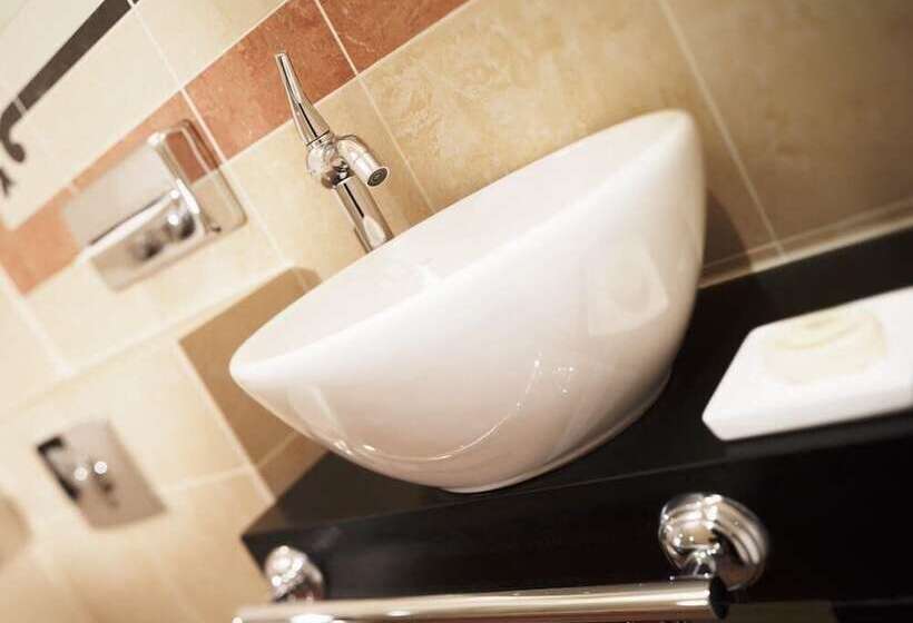 اتاق سوپریور, Turm