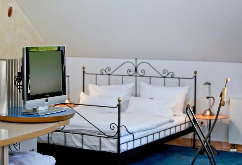 Standard Quadruple Room, Watthalden