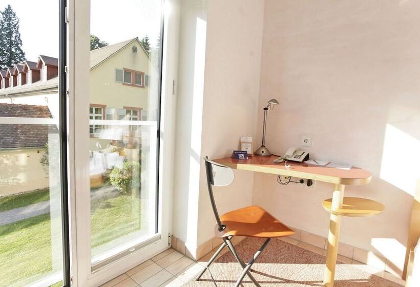 Standard Single Room, Watthalden