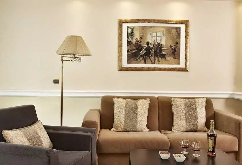 سوییت اجرایی, Ava Hotel And Suites