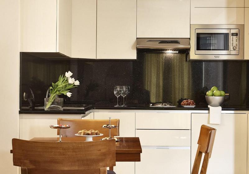 スイート, Ava Hotel And Suites