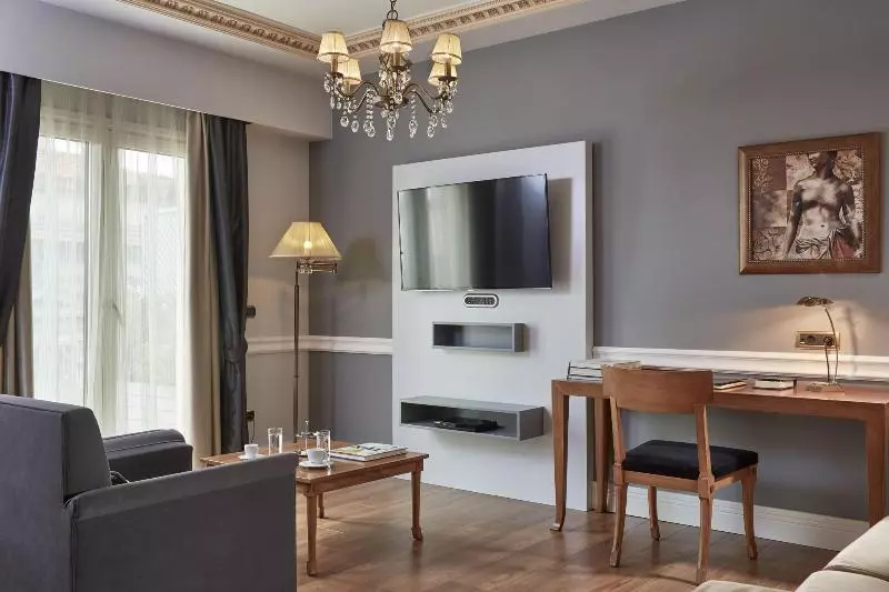 سوییت لوکس, Ava Hotel And Suites