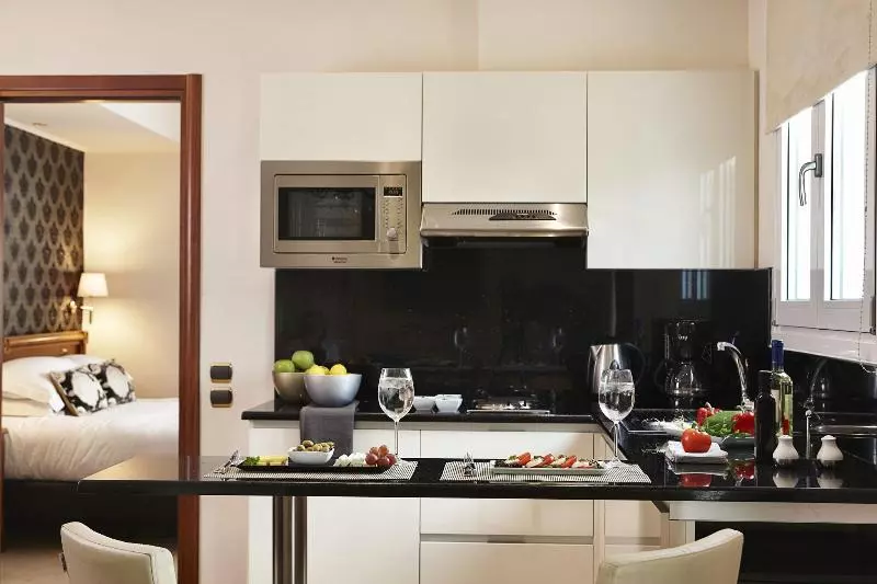 سوییت لوکس, Ava Hotel And Suites