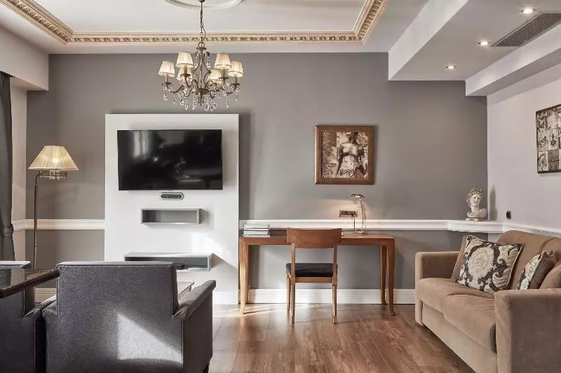 سوییت لوکس, Ava Hotel And Suites