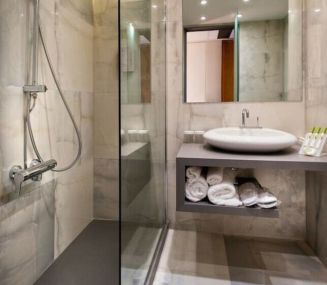 高级大房间, Civitel Akali