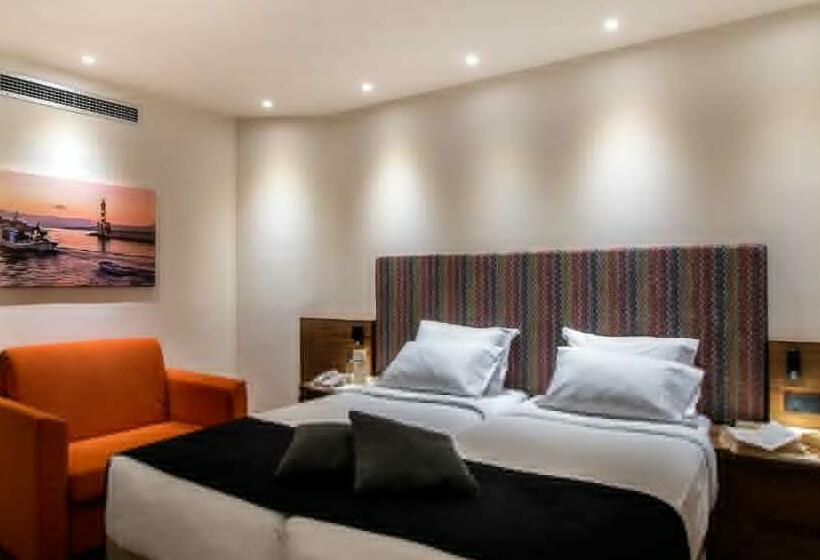 高级家庭房间, Civitel Akali