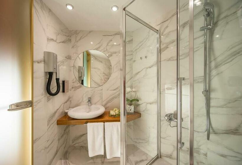 小型套房, Civitel Akali