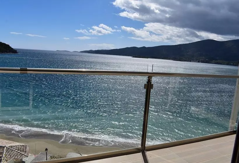 اتاق سه نفره سوپریور با چشم‌انداز دریا, New Aegli Resort