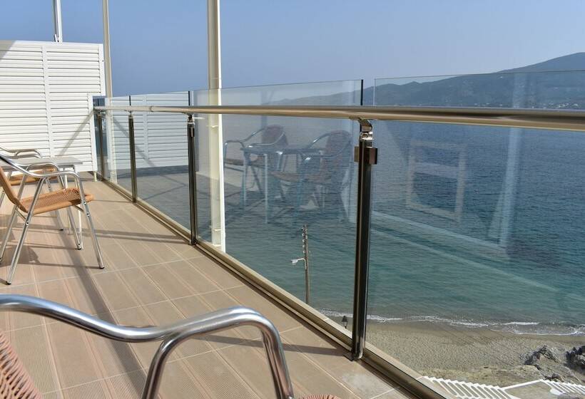 اتاق سه نفره سوپریور با چشمانداز دریا, New Aegli Resort