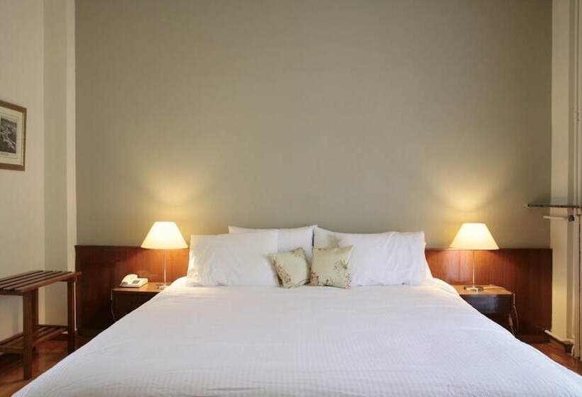 Номер Стандарт Вид на Горы, Theoxenia