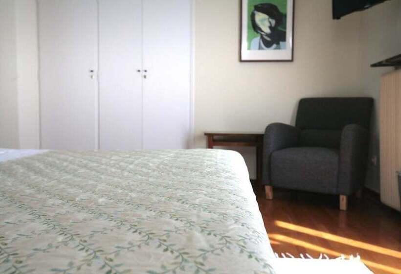 Номер Стандарт Вид на Море, Theoxenia