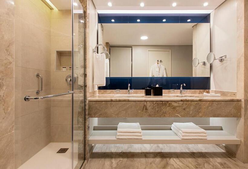 מיטת קינג בסוויטה, Sheraton Rhodes Resort