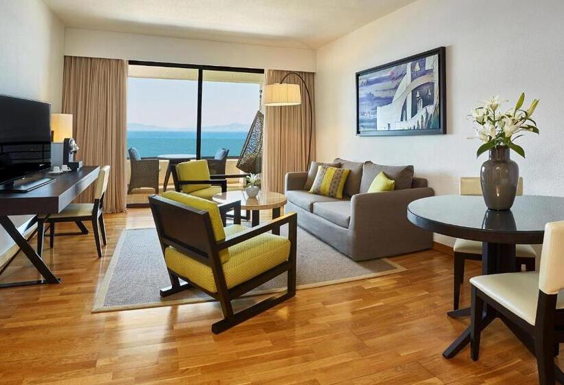 מיטת קינג בסוויטה, Sheraton Rhodes Resort