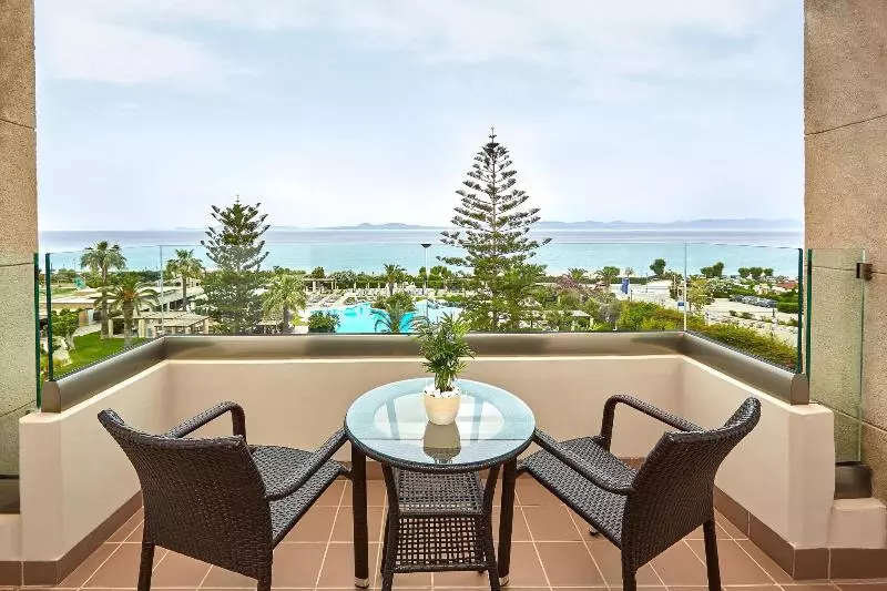 اتاق پرمیوم با چشم‌انداز دریا, Sheraton Rhodes Resort