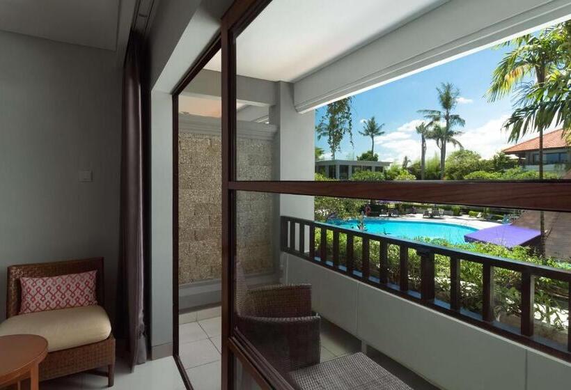 带泳池观景的豪华房, Bali Dynasty Resort