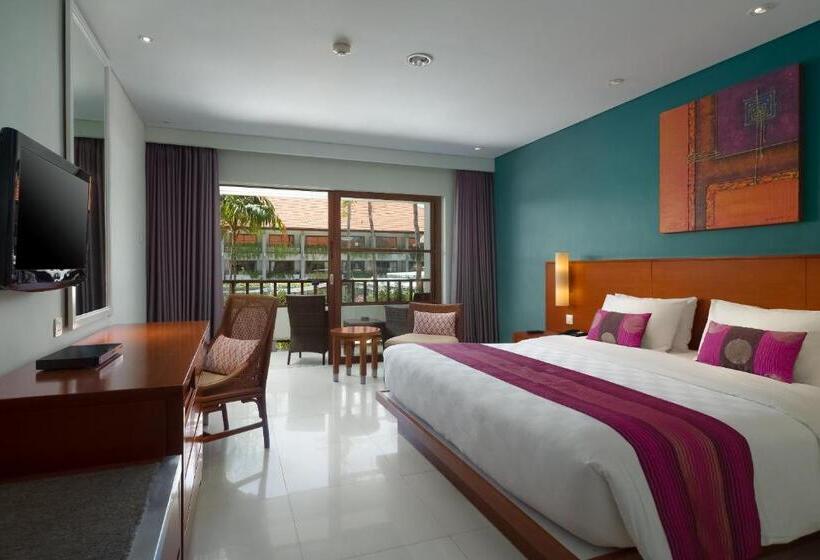 带泳池观景的豪华房, Bali Dynasty Resort