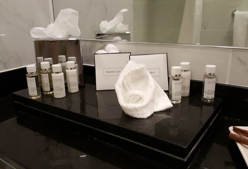 디럭스 룸, Brooks