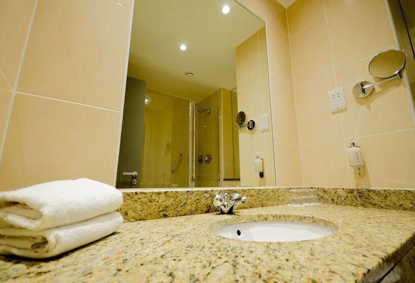 标准间, Drury Court