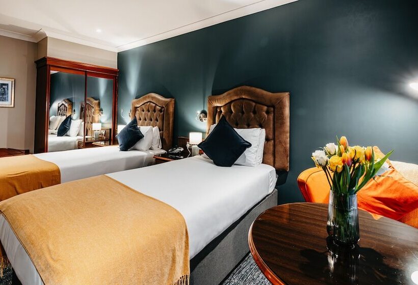 标准间, Drury Court