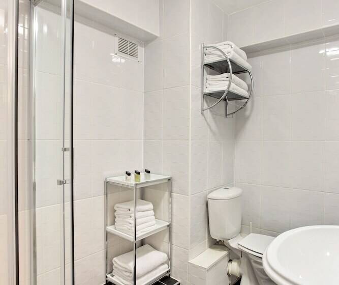 带3个卧室的公寓, Drury Court