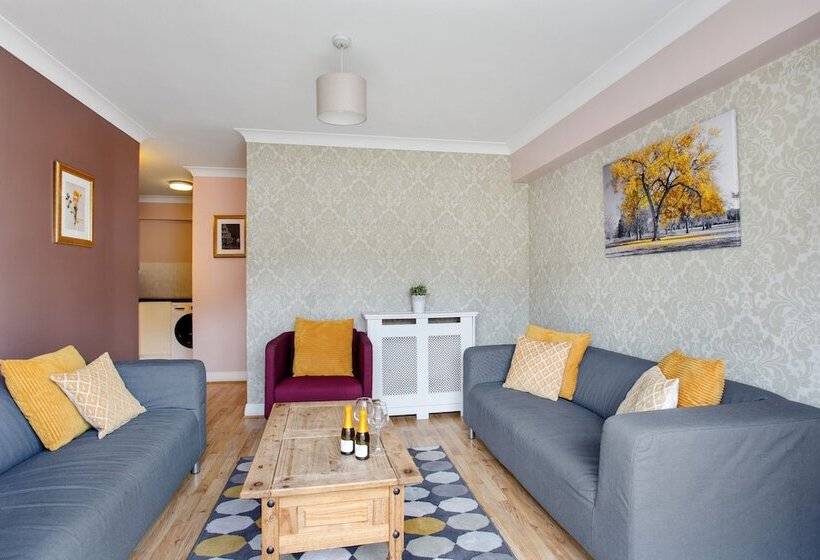 带3个卧室的公寓, Drury Court