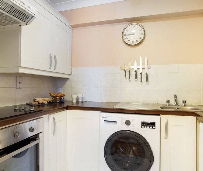 带3个卧室的公寓, Drury Court