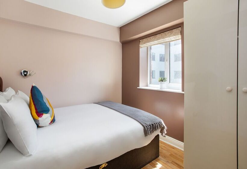 带3个卧室的公寓, Drury Court