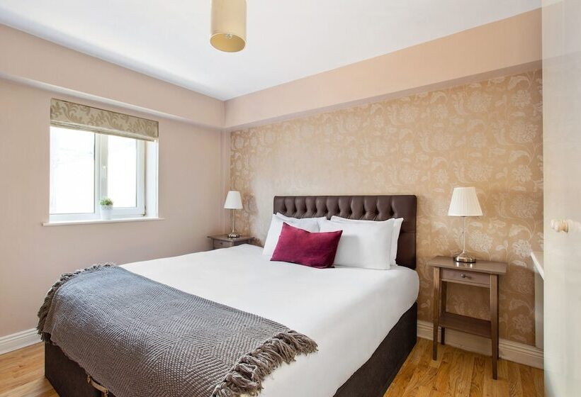 带3个卧室的公寓, Drury Court