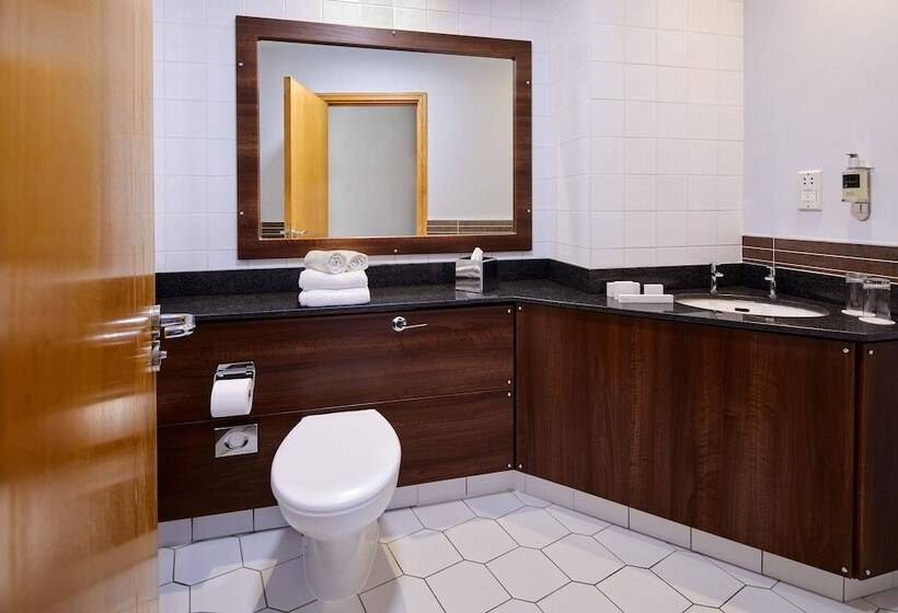 חדר סטנדרט לשלושה, Handel S