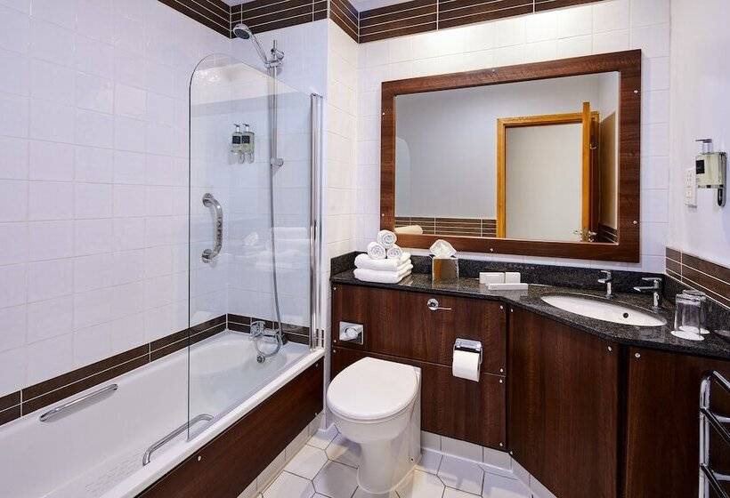 חדר סטנדרט לשלושה, Handel S