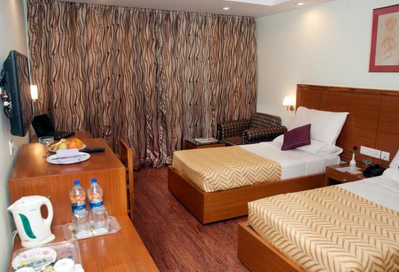 Quarto Deluxe, Kalinga Ashok