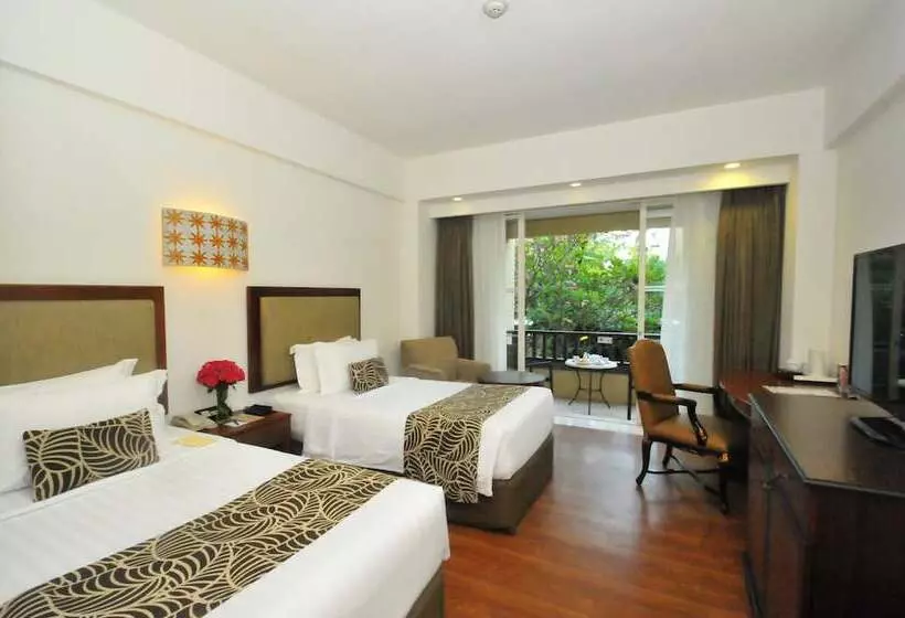 اتاق لوکس با چشمانداز استخر, Kuta Paradiso