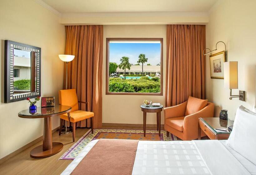 Номер Deluxe Вид на Бассейн, Trident Agra